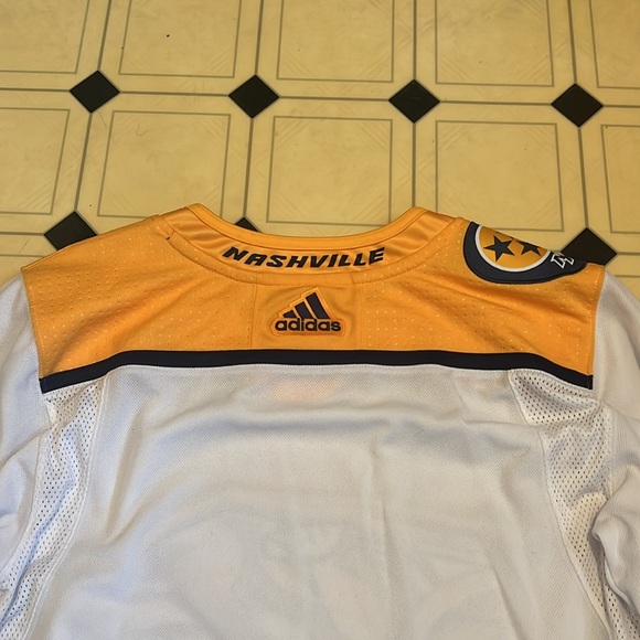 🏒 adidas Nashville Predators white authentic jersey size 50 EUC - Picture 5 of 6